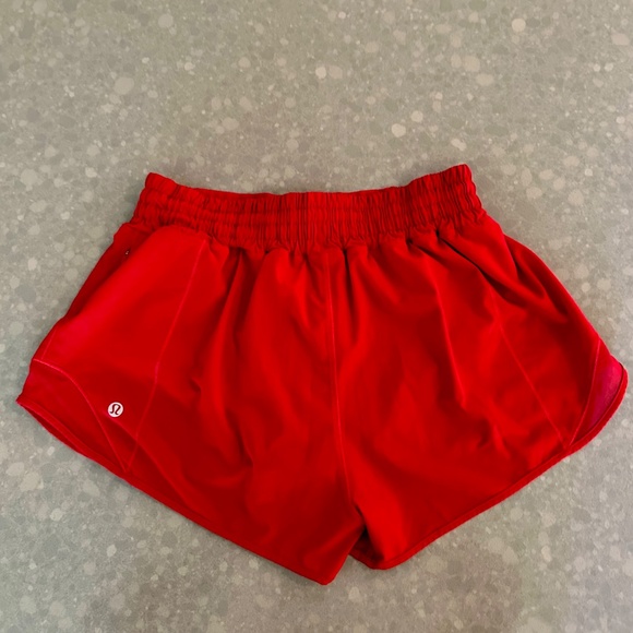 Lululemon Hotty Hot High-Rise Lined Short 2.5" - Size 8 - Red - Picture 3 of 5